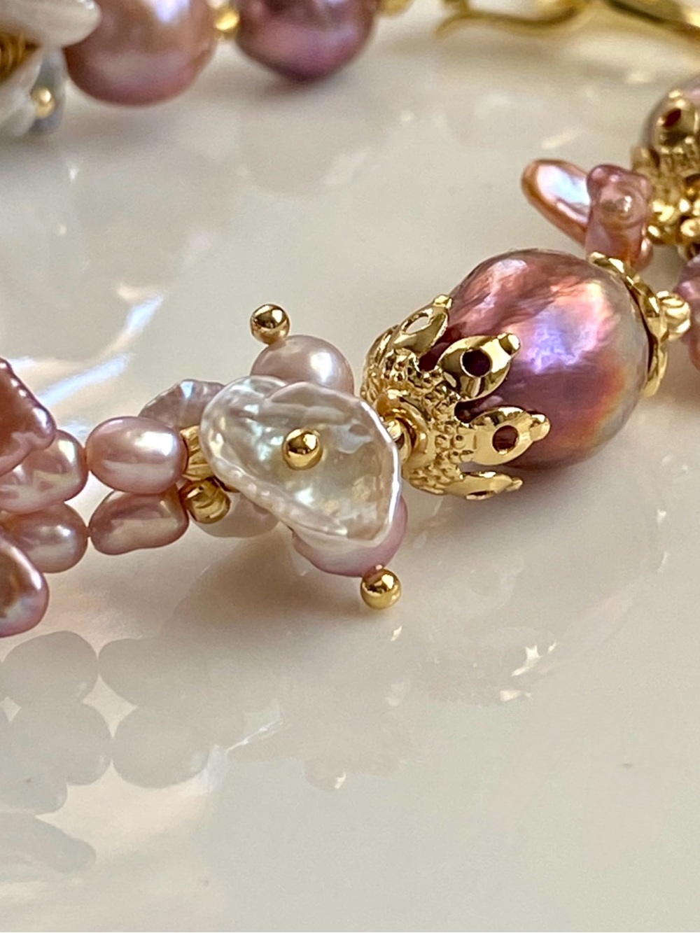 B180-Handmade High Quality Flower Pearl And Metallic Avocado Pearl Bracelet - Picture 9 of 16